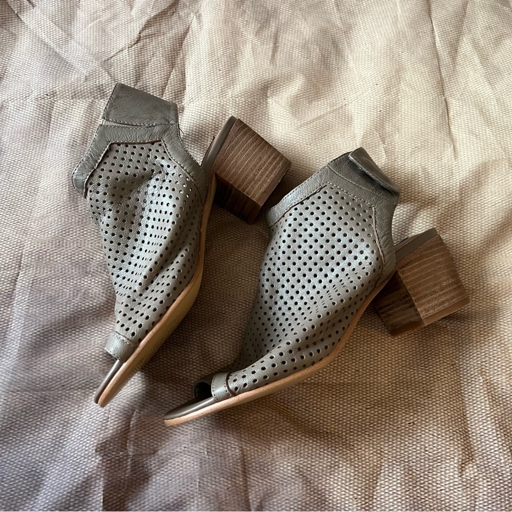 Steven Sambar Sandal